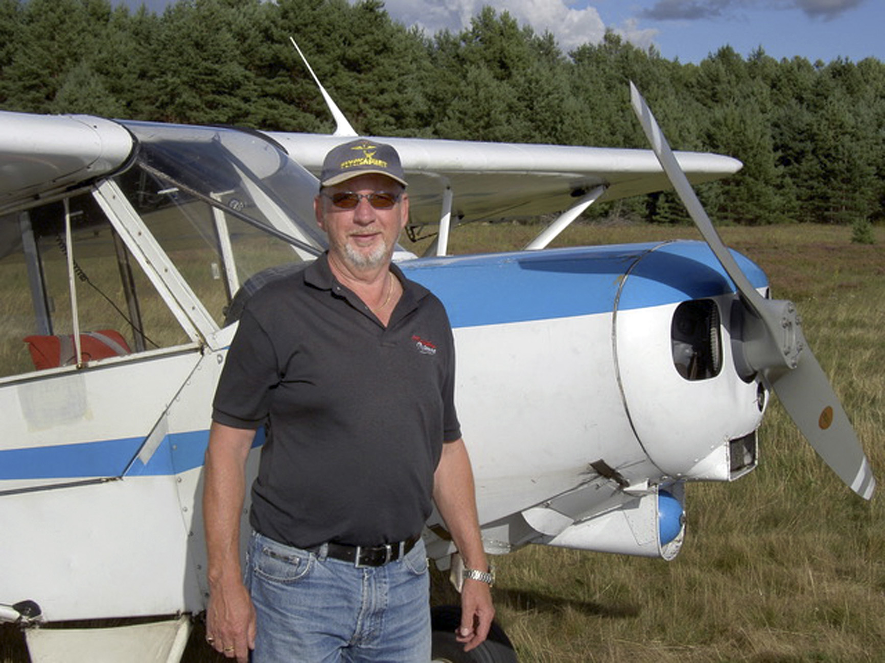 Lennart Zetterström får FSF: förtjänstmedalj i guld. Han kanske mest känd för sitt mångåriga engagemang för Ottsjö fjällflygläger. Här syns han framför favoritmaskinen Super Cub:en SE-CSD.