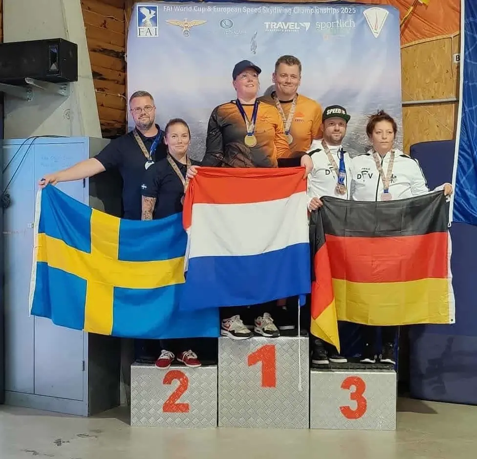 Sara och Henrik tog hem ett svenskt EM silver vid EM i Speed Skydiving.
